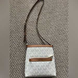 Used authentic Michael kors crossbody